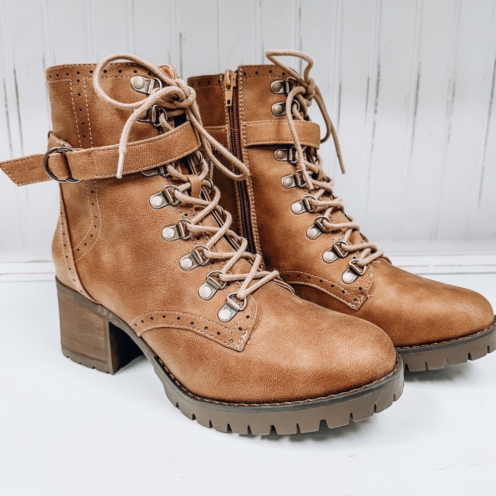 NIB Very G Donatella Vegan Leather Lace Up Moto Boots Combat Booties Tan - Picture 3 of 4